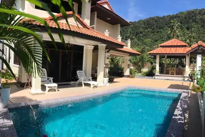 Image de Tres belle villa thai 270m2 avec piscine au calme avec 4 chambres.