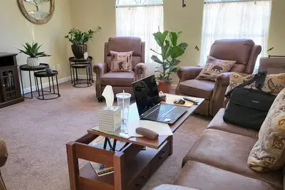 Image de Book This Beautiful Home Now!