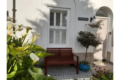 Image de Grade 2 Listed Georgian Townhouse by the sea