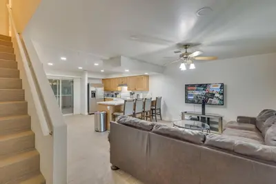 Image de Convenient Bakersfield Townhome with Patio!