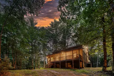 Image de Cozy 2/2 Cabin - Hot Tub, Pet friendly, Close to Cohutta Forest & Carter Lake