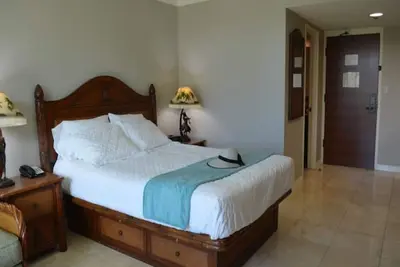 Image de Spacious high ceiling studio w/Free Parking! in Central Waikiki, Luana Hotel