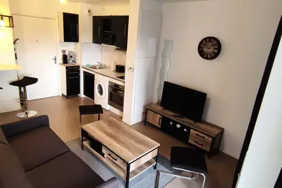 Image de Cozy apartment F1, 12 min from La Défense and Paris/1min from the T2 tram