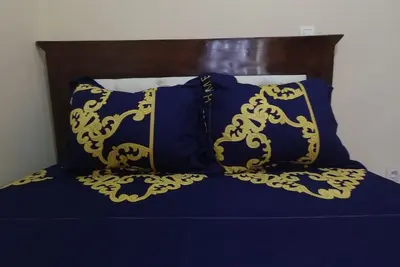 Image de Adorable one bedroom apartment! Welcome to Royal Guest House. strategic location