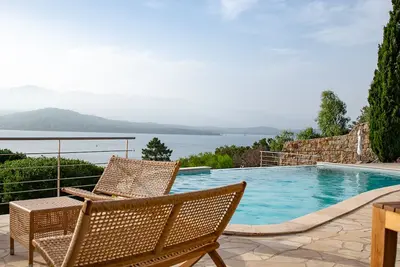 Image de Villa exceptionnelle Corse dans le golfe de Porto-Vecchio les pieds dans l'eau