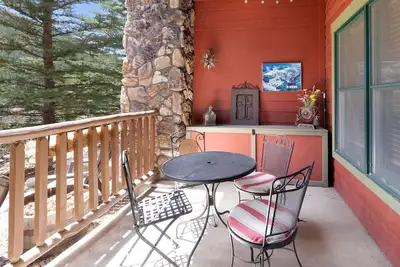 Image de Walk to Lift. Hot Tub. Elevator. Remodeled Condo.