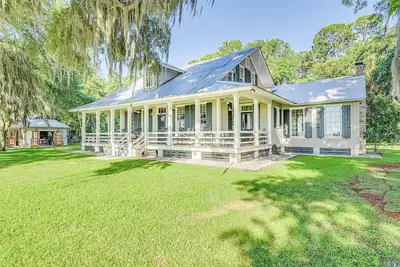 Image de The Thicket Cottage - Oyster House, Firepit, Private Dock, and Outdoor Sauna!