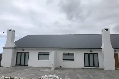 Image de Self Catering units - 10m from the beach - private access and parking