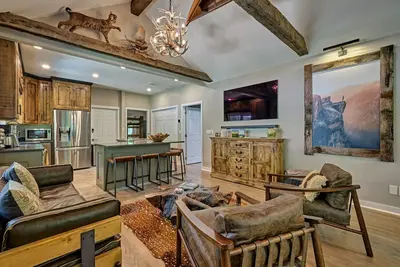 Image de The Wildcat`s Lair - Modern & Updated Cabin Minutes to Downtown Highlands Nc