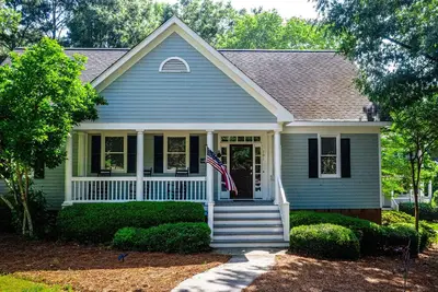 Image de Sharing good vibes  in this 3 Br 2 1/2 Bath Cottage