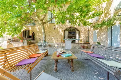Image de Maison provençale avec cour & bassin - Provence