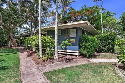 Image de Lake View Villa - 1 Bedroom self-sufficient Villa is situated 300m from Shelly Beach in Urangan