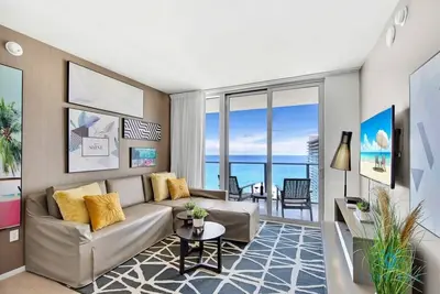 Image de Sophisticated Coastal Haven, Free Parking