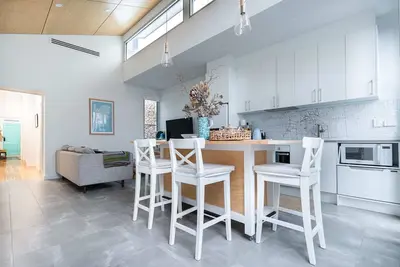 Image de The Blue Door | Luxe Heritage 2br Cottage in Cbd