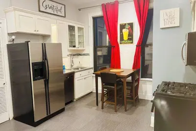 Image de Vintage firehouse quiet two bedroom apt