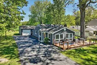 Image de Lovely Belle Center Cottage on Indian Lake!