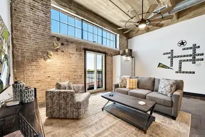 The Beehive - The Buzz of Downtown Waco