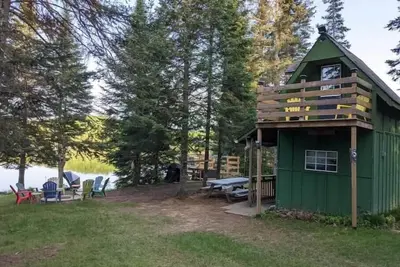 Image de Private waterfront bunkie cabin + Rv trailer