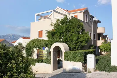 Image de Appartement de trois chambres avec la terrasse et la vue sur le mer Postira, Brac (A-5617-i)