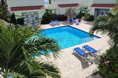 Image de Serenity Haven : Refuge avec Vue sur le Jardin au Lagoon Bay