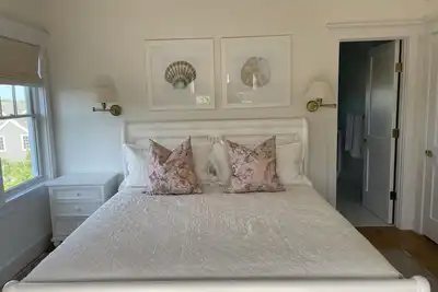 Image de New Construction with a pool and a short walk to beaches and town!