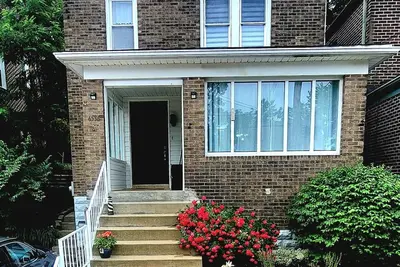 Image de Enjoy Urban Living at our Steel City Getaway w/ Seasonal Hot Tub!