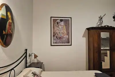 Image de Appt panoramique-deux pièces-Assise et Pérouse avec vue sur jardin et piscine.