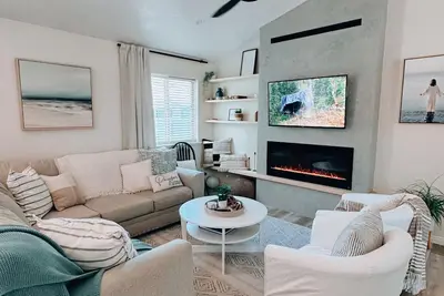 Image de 6br Cozy Haven by Payson Temple – Perfect for Families and Groups Sleeps 16