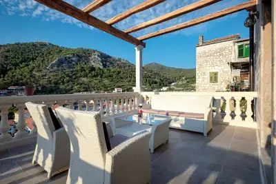 Image de Magical Hvar Villa | 5 Bedrooms | Villa Aurelia | Beautiful Views & Outdoor Jacuzzi
