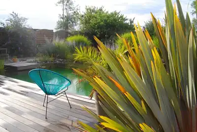Image de \"Repos et détente\" Gite *** au bord d'une piscine naturelle