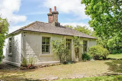Image de A beautiful country cottage set in large gardens on the banks of the River Annan.
