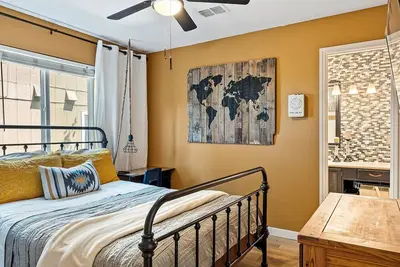 Image de 3 Br Nw Howdy House