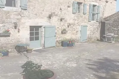 Image de Restauré maison de ferme dans un endroit rural idyllique