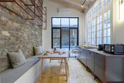 Image de Incomparable Plaka's Lux 2bdrm Apt w/Pvt Heated Pool