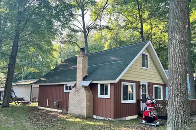 Image de Only a short walk to the lake! Or a Short ride to the trails!