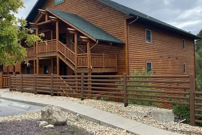 Image de 2 Bedroom Cabin Condo 1 mile from the strip!