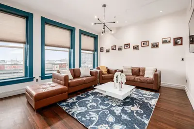 Image de Penthouse Condo by North Market & Convention Center