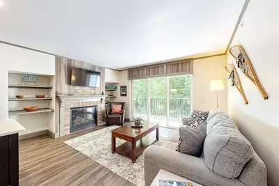 Image de Comfortable ski-in/out condo with pool, balcony, high-speed WiFi & hiking nearby