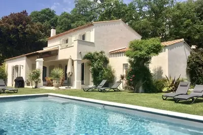 Image de A 10 mn d'Aix, belle villa piscine calme et ensoleillée