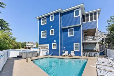 Image de Happy Ours: Fun, Sun, Pool & Hot Tub in Corolla