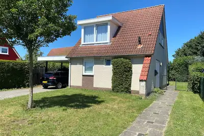 Image de Maison dans un parc au bord de l'eau