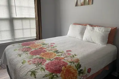 Image de Cheerful 3-bedroom residential home w/ fireplace