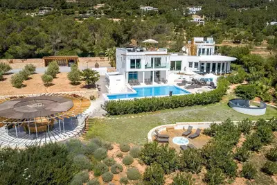 Image de Villa de luxe à Es Cubells avec vue imprenable sur la mer