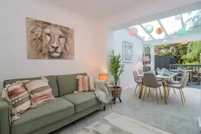 Forever Summer, pet friendly, country holiday cottage in Lymington