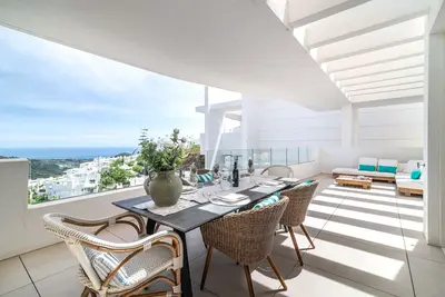 Image de Appartement 'Avec Vues Sur Marbella' avec vue sur la mer, Wi-Fi et climatisation