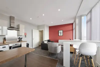 Image de K Suites - Modern Waterside Apt w/ Free parking