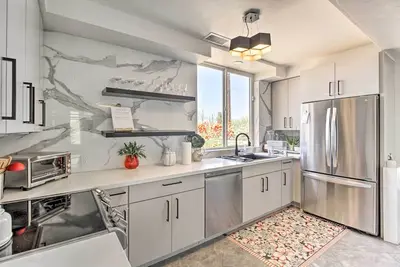 Image de Tucson Desert Oasis w/ Private Pool & Patio!