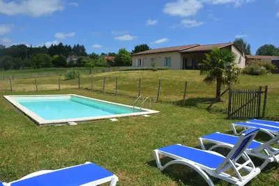 Image de Location maison piscine Dordogne disponibilités Ete 2025