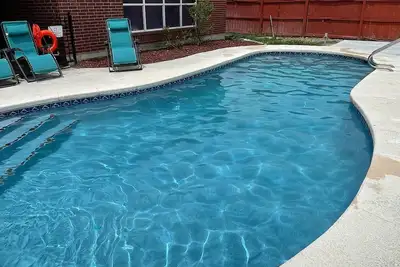 Image de 🏊‍♀️ Swimming 🏊‍♂️ Pool & 🏀Basketball Court washer and dryer, 4 tvs. Great place come