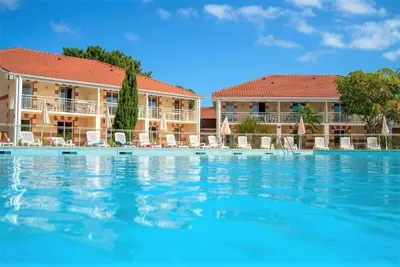 Image de Appartement rénové pour 6 personnes avec piscines. <br>